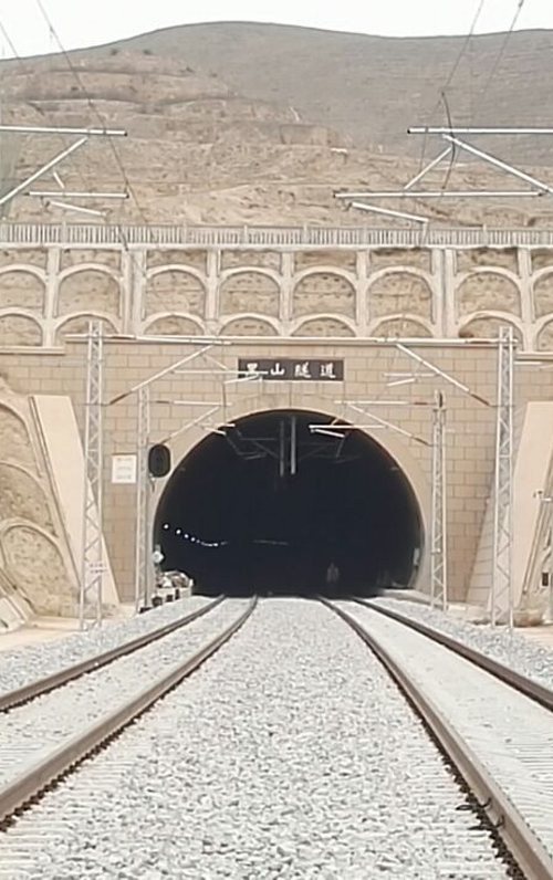 铁路隧道
&mdash;&mdash;
