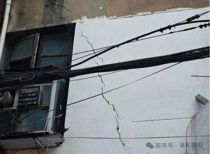 查看墙体裂缝的走向与宽度