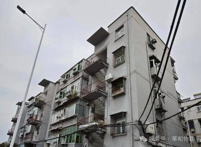 观察房屋整体情况